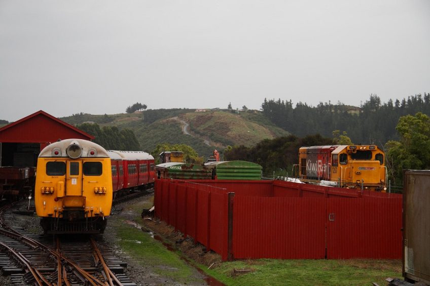 Cyclops safely positioned on the Rimutaka Incline Railway siding, DBR1267 to the right was parked on the Wairarapa Line, DBR1200 is in the middle distance, separated from Cyclops by three IAB wagons. Photo: Doug Johnston.