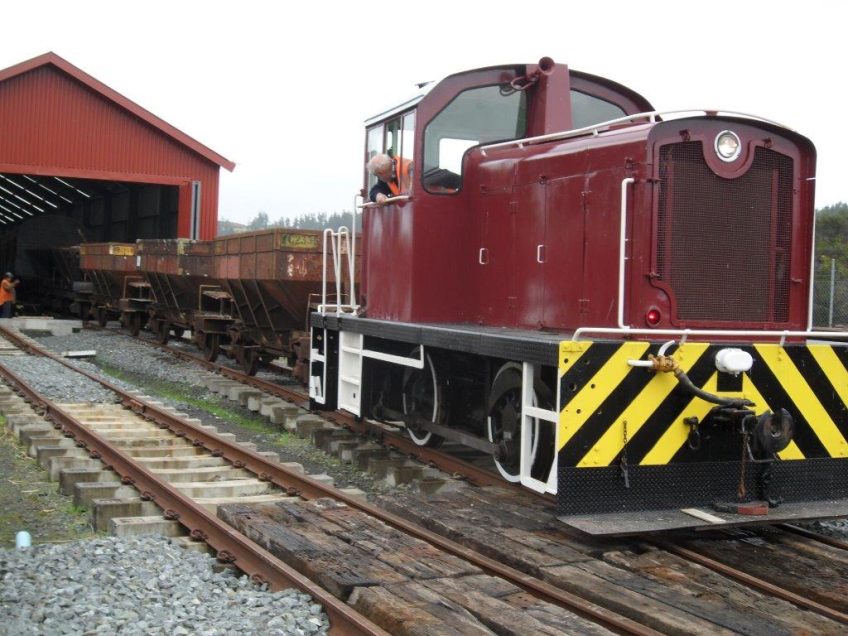 Tr189 shunts road 1 of rail vehicle shed