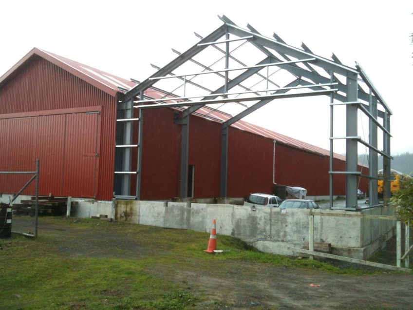 Workshop frame alongside the rail vehicle shed