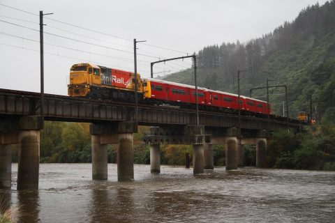 DBR1267 hauls Cyclops, three IAB wagons and trailing DBR1200 as train F44 across Silverstream bridge.