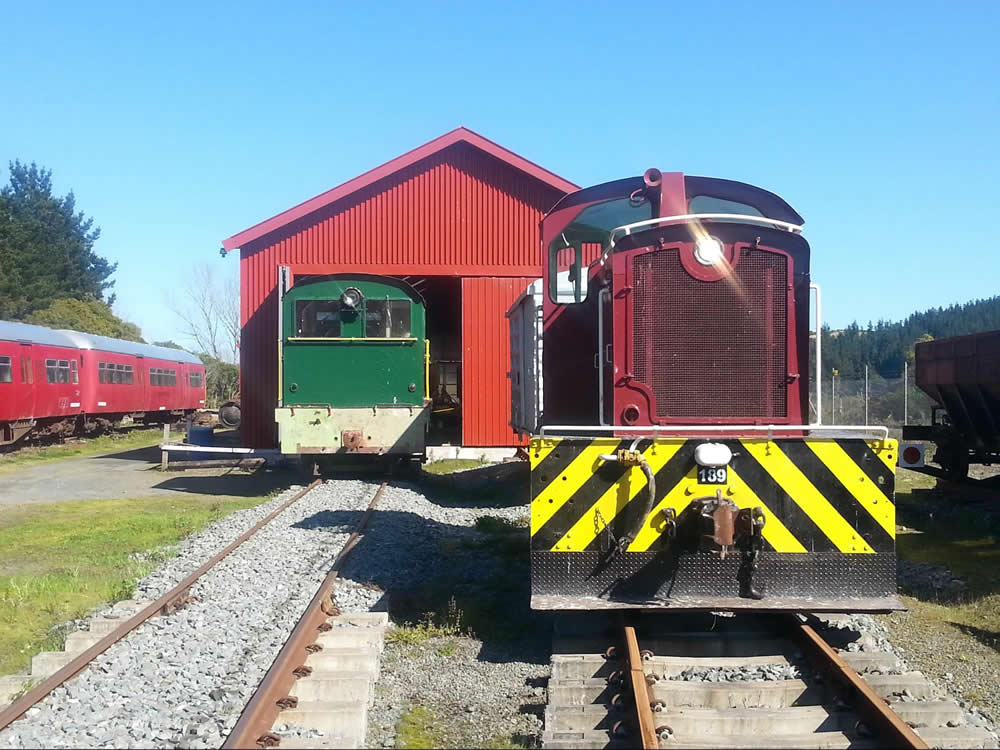 Tr189 and ORB #1 outside rail vehicle shed at Maymorn