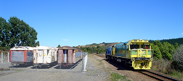 DXR8022 passes the nearly-completed carriage fence. 