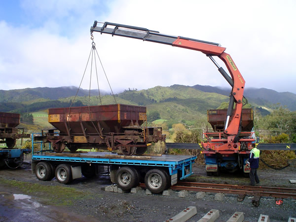 YC wagons being unloaded at Maymorn.