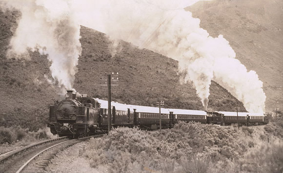 Royal train comprising 56-foot carriages ascending the Rimutaka Incline, hauled by Fell locomotives H 203, H 199 and H 201.