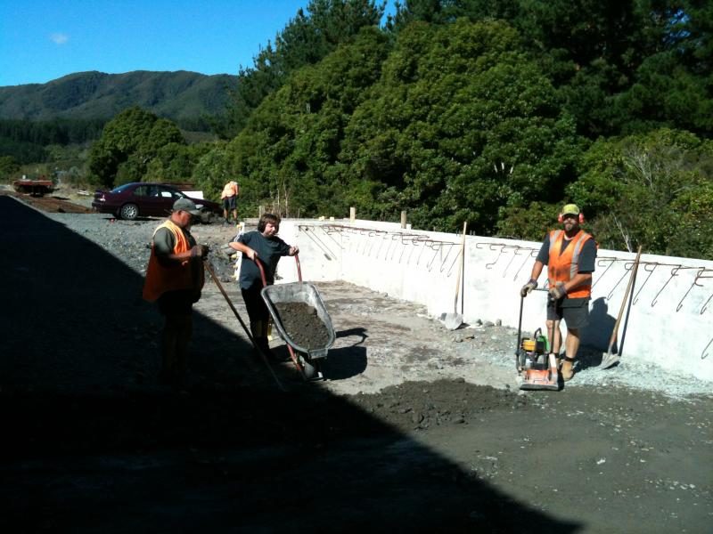 In the afternoon we headed to the workshop foundations, leveling and compacted fill ready for access equipment.