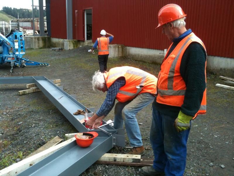 Lionel and John bolting on purlin cleats to the portal frame.
