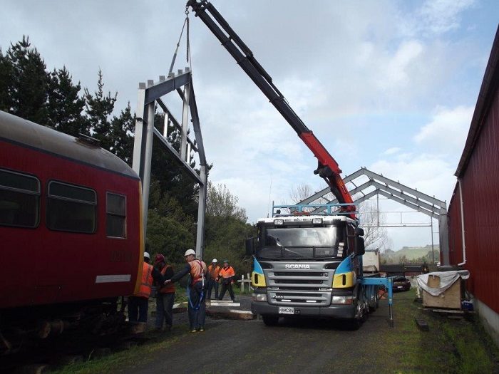 Hammond Crane and Cartage lifting the end portal from its fabrication site. Photos: Glenn Fitzgerald