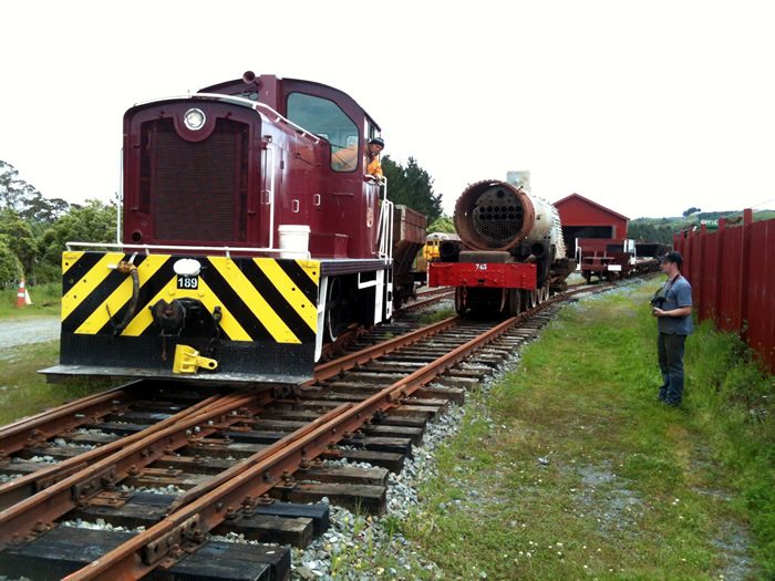 Tr189 "running around" the Ab before placing it into the rail vehicle shed.