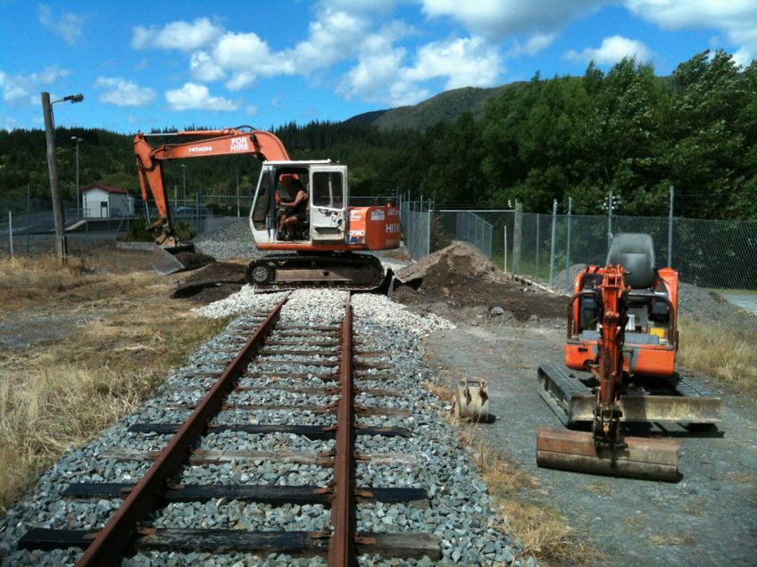 Excavator forming truck crossing at Maymorn