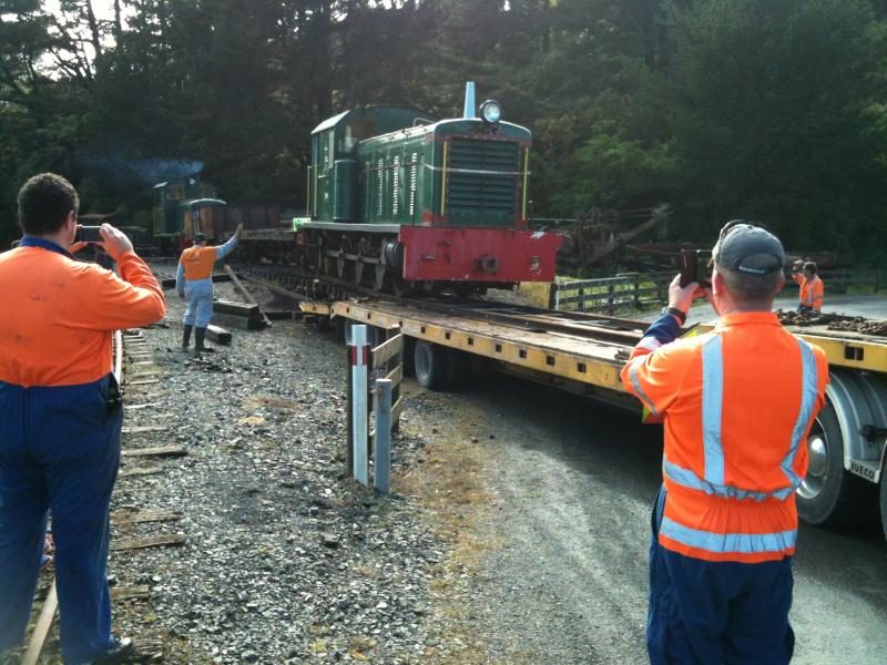 Loading the loco on Sunday 19th October onto a Porter Heavy Haulage low loader.