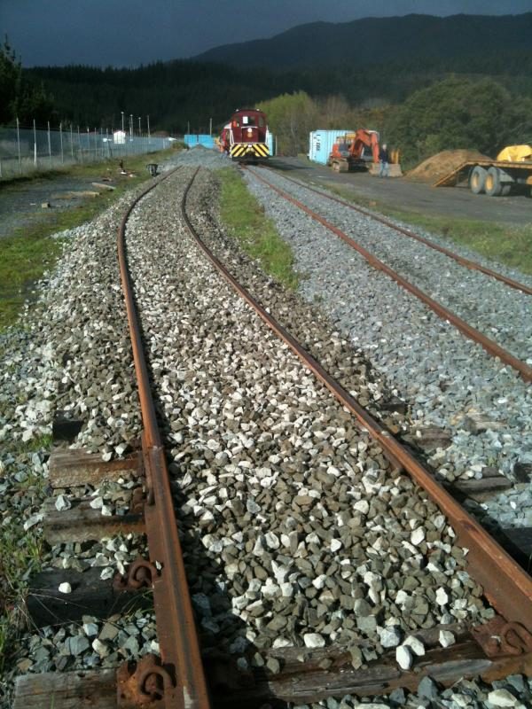 View down the loop track from the double slip, Tr 189 fetching wagons on the mainline in the distance