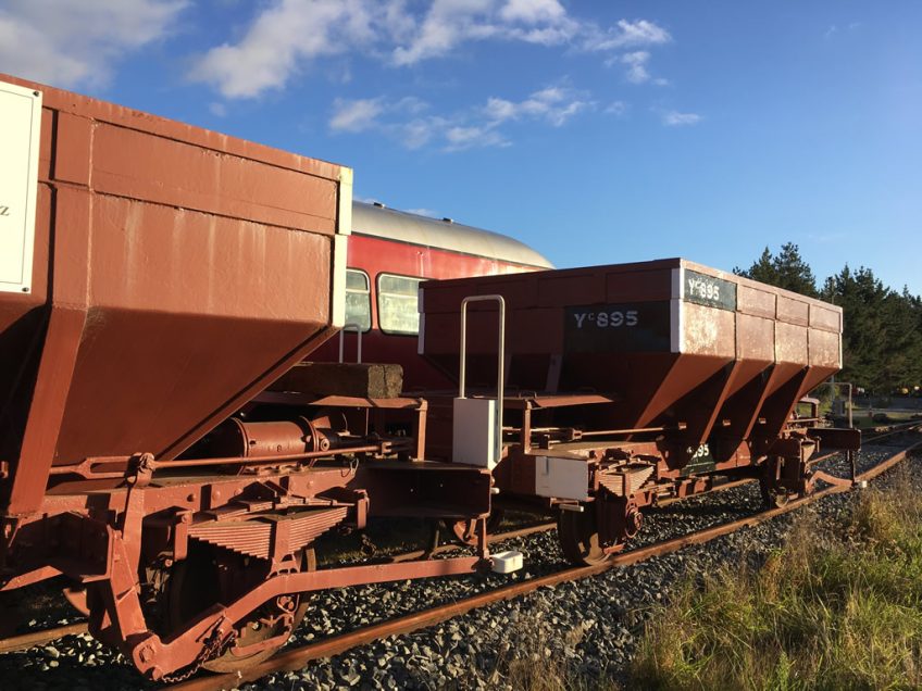 Yc817 and Yc895 standing on the loop road, Maymorn in April 2017