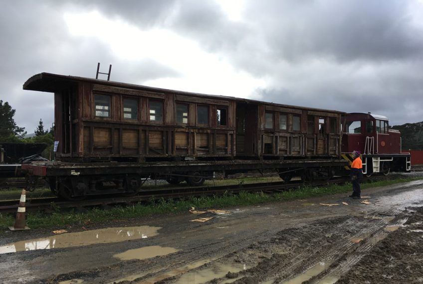 The long side of the carriage during clean-down