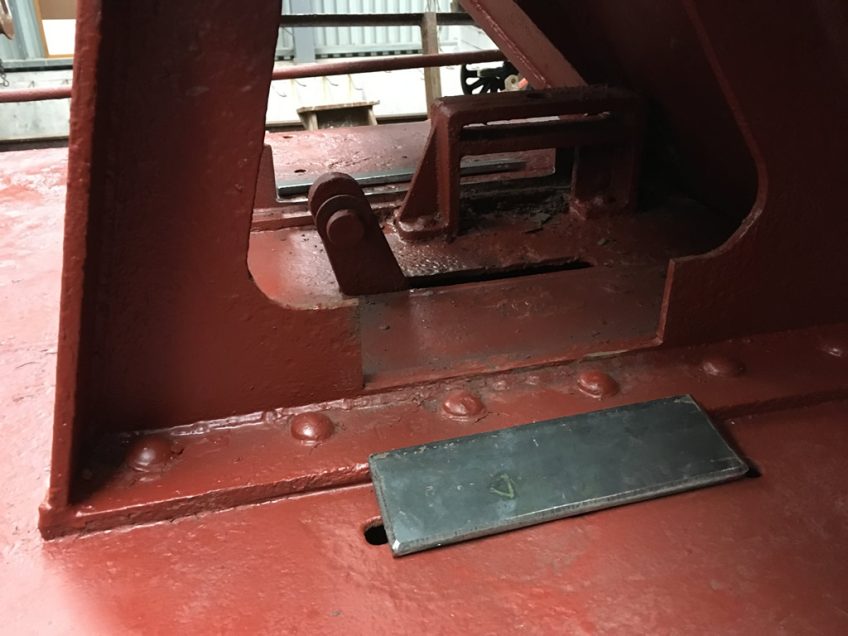 Hopper brace stiffening support