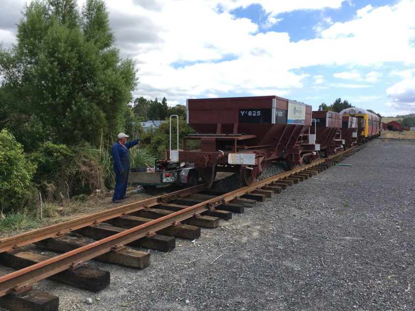 Colin shunts ballast wagons onto newly laid track, 27 January 2018