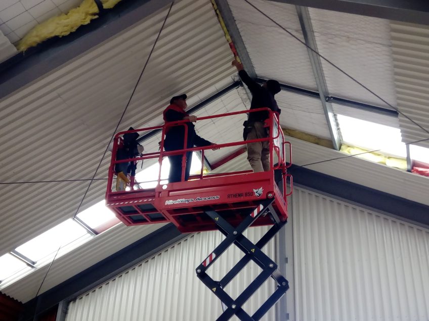 Hugh and Peter fitting cladding