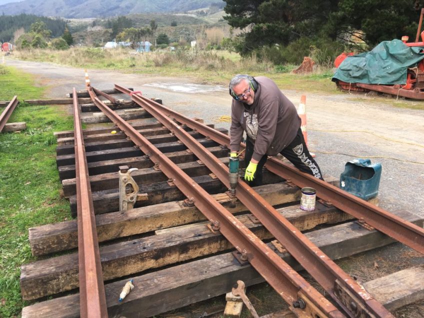 Brandon fastening down curved closer rail