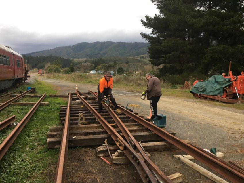 Hugh and Brendan fastening down the curved closer, loop turnout