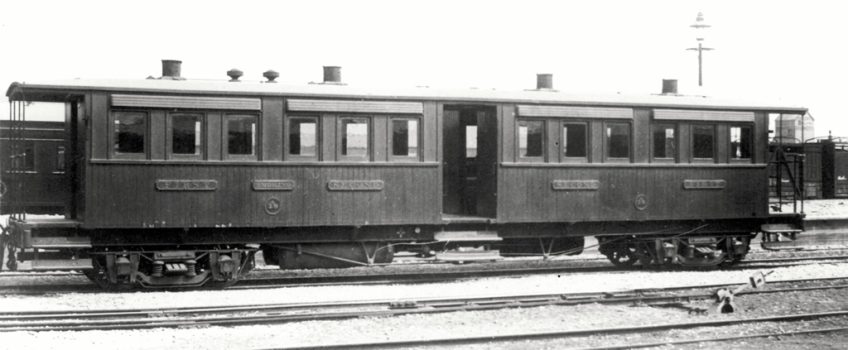 Gumdigger carriage A18, Dunedin, August 1906. J.A. Arundel Collection.