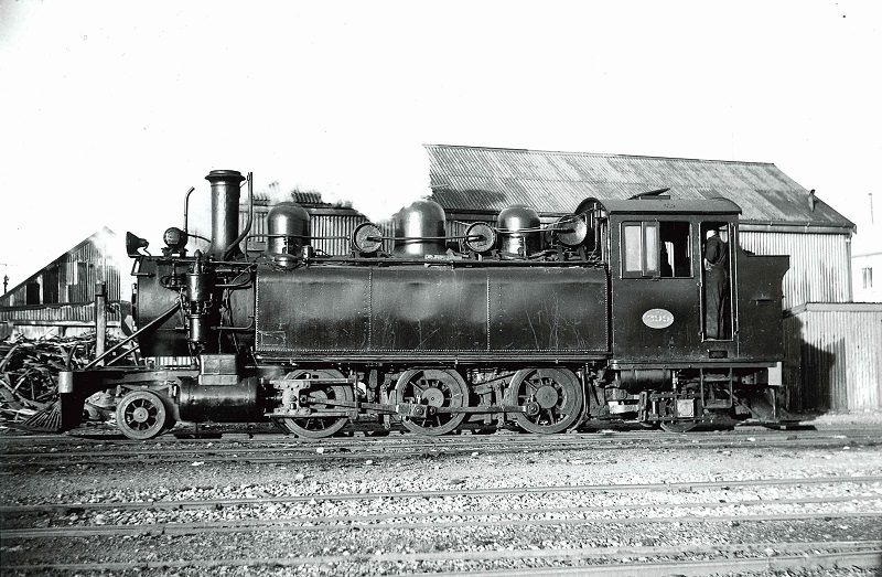 A similar side-on perspective of Wb 299 at Westport, taken by Hugh Bennett in May 1949 (neg 2339)