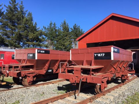 Ballast wagons Yc 877 and Yc 891