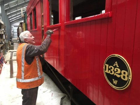 Ron Jones painting carriage A1328